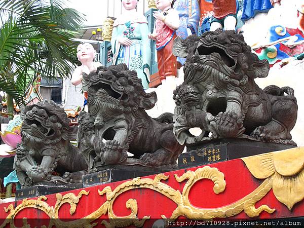 御路前小石獅