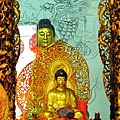 慈惠堂二樓「無極寶殿」正殿龍邊神龕，奉祀：釋迦佛祖