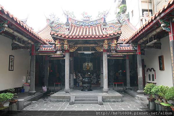 淡水龍山寺廟內景