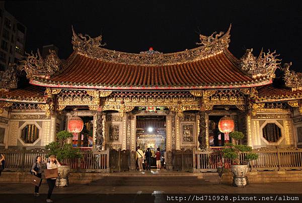 艋舺龍山寺廟貌夜景