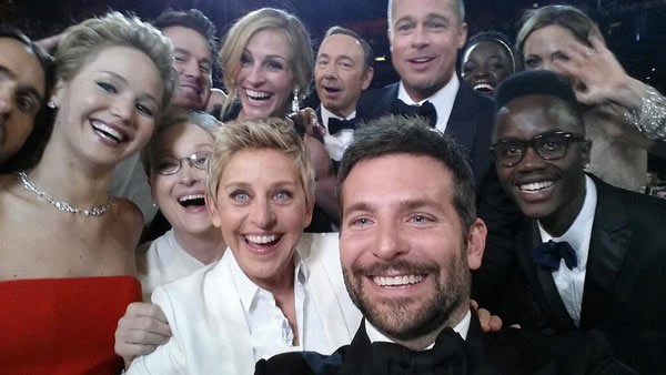 ellen-degeneres-selfie-oscars-2014-academy-awards-ftr2