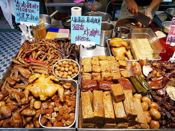 老三品雞腳-台北石牌站滷味  躲在陳季炸雞後方的紅滷  花椒