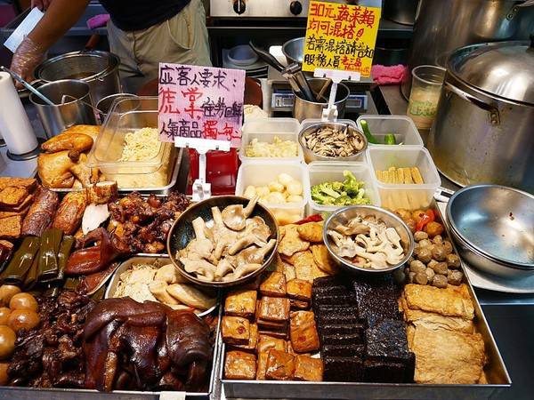 老三品雞腳-台北石牌站滷味  躲在陳季炸雞後方的紅滷  花椒