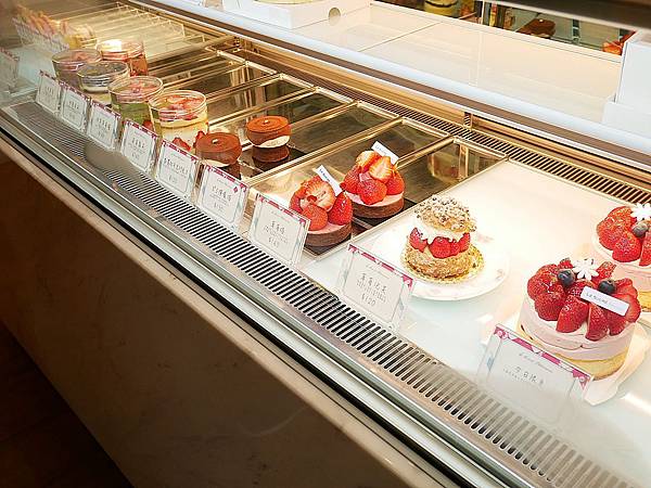 蘇格蕾法式甜點-台南超人氣甜點，柴犬造型的甜點是店內人氣NO