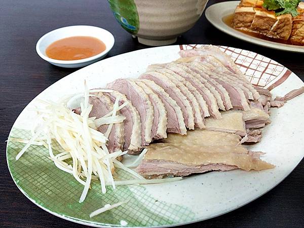 中和鵝肉料理、鵝肉切盤，有鹽水、煙燻可以選，各式黑白切，晚餐