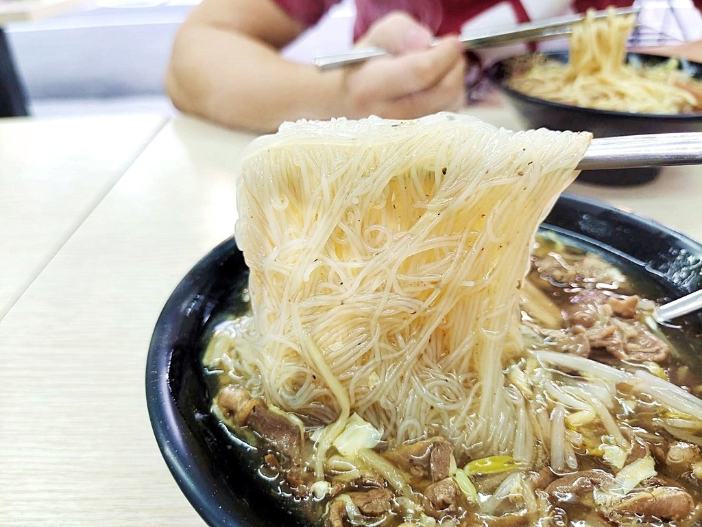 大里太祖魷魚羹，台中老字號羹麵，濃而不膩的柴魚羹湯超耐喝，還