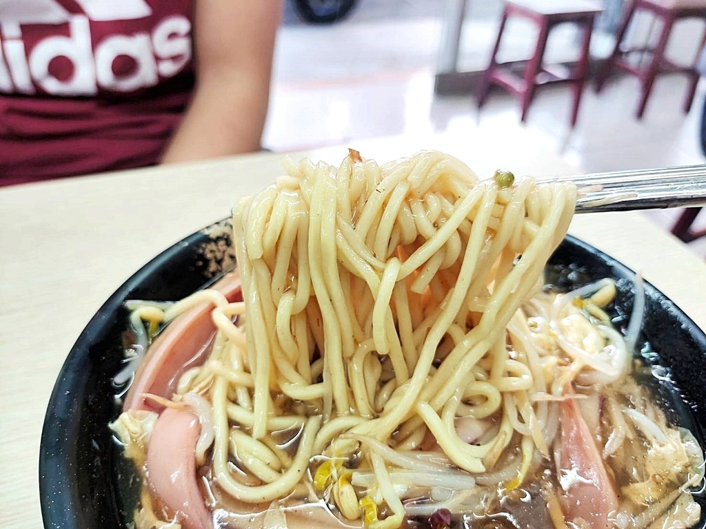 大里太祖魷魚羹，台中老字號羹麵，濃而不膩的柴魚羹湯超耐喝，還