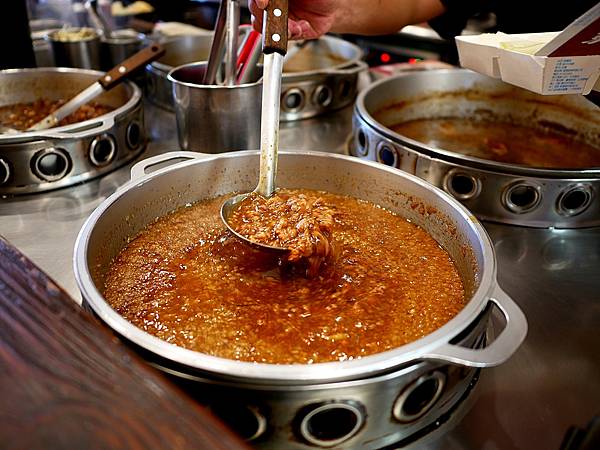 林記飯館-台中大里滷肉飯便當，滷肉肥瘦自己選，大塊又入味的軟