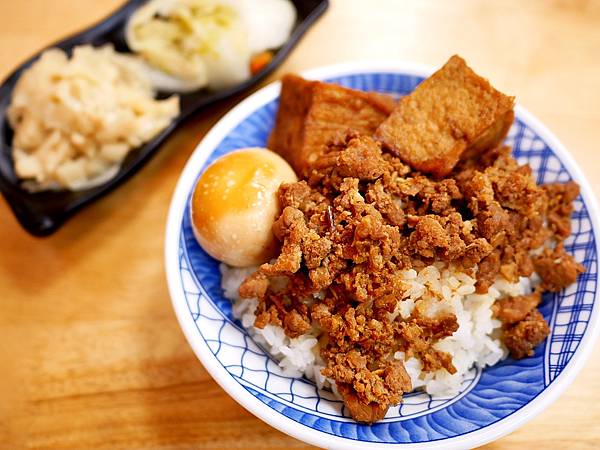 林記飯館-台中大里滷肉飯便當，滷肉肥瘦自己選，大塊又入味的軟