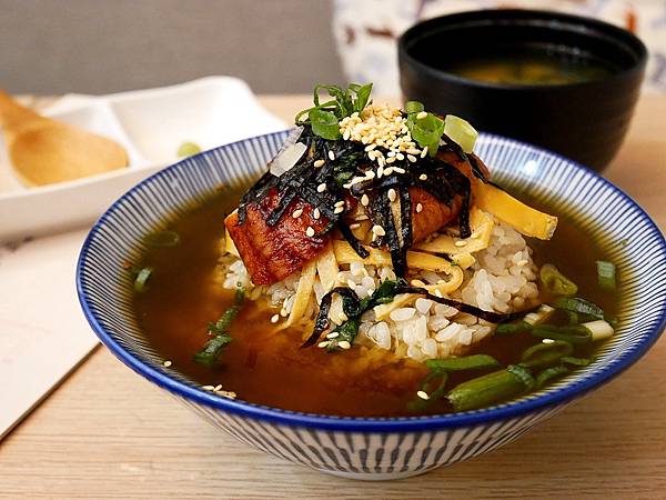 咲良日本家庭料理-台中日式定食新開幕，抹茶跟柴魚湯的組合竟然