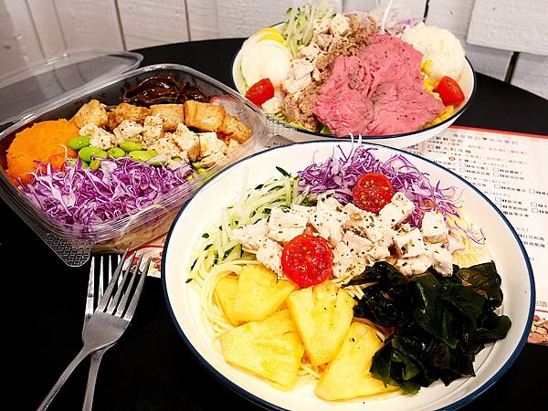 快餐慢食自選沙拉-台中大里繽紛輕食，20多種食材8款醬汁自由