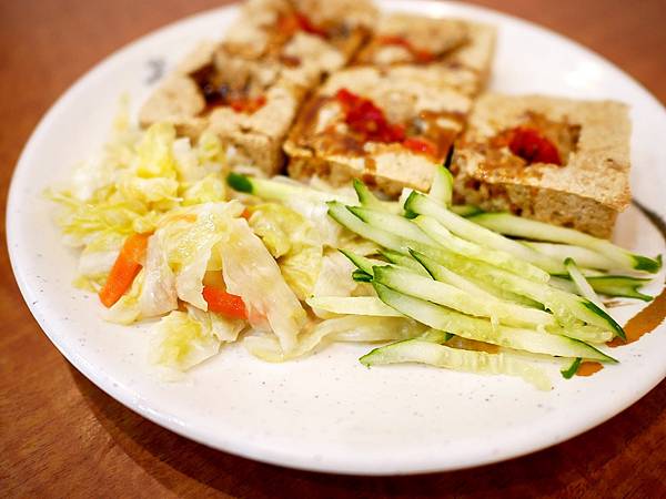 [台中大里]素食麵線臭豆腐推薦，酥炸、清蒸豆腐這邊都吃得到，