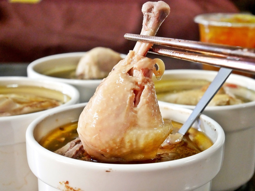 [鹿港]向陽手作煲湯-一個人也能享用的大份量雞湯盅，半斤雞腿
