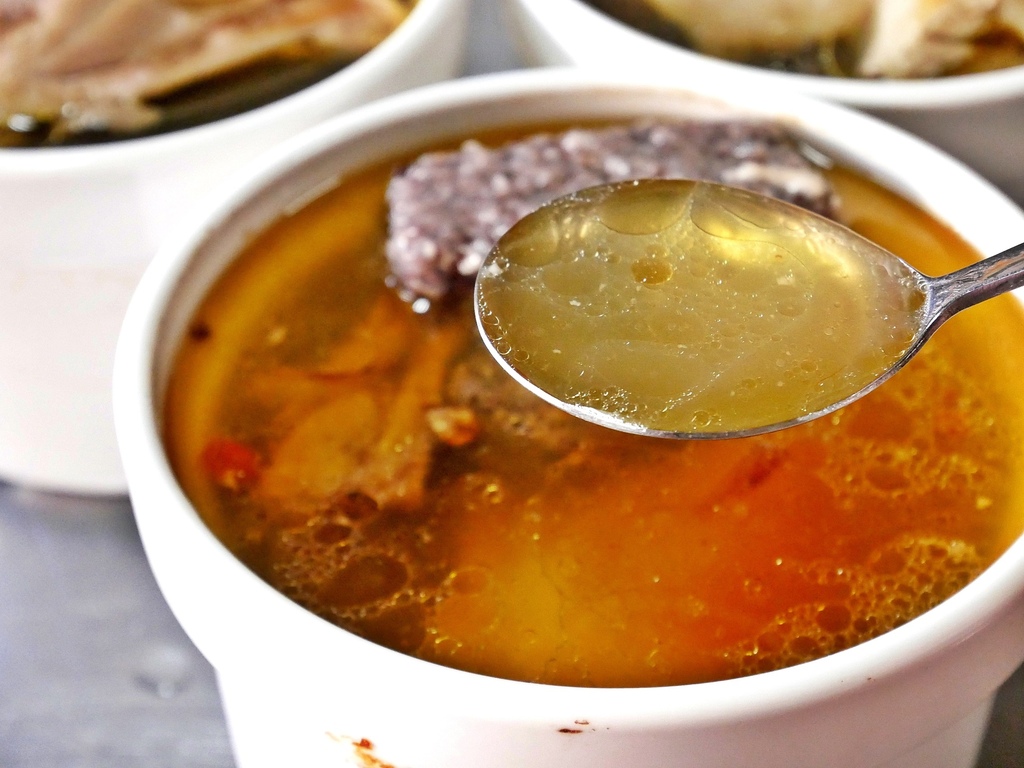 [鹿港]向陽手作煲湯-一個人也能享用的大份量雞湯盅，半斤雞腿