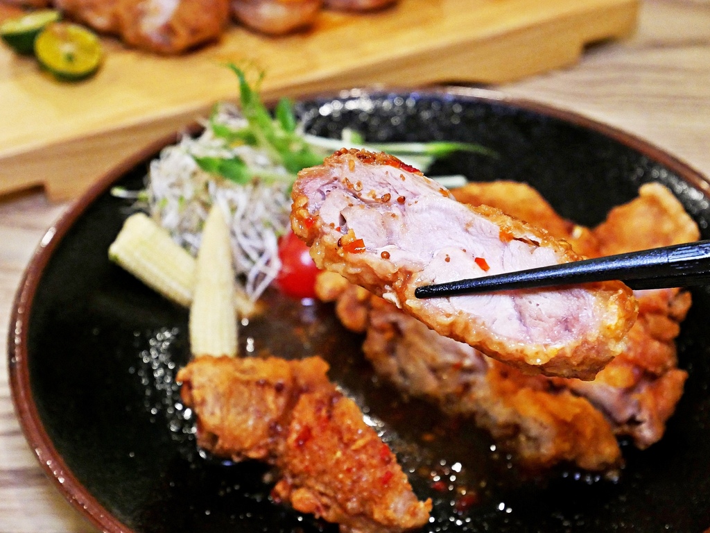 嘉義日式居酒屋，創意炭烤、厚醬雞肉是絕佳下酒菜，各色快炒、炸