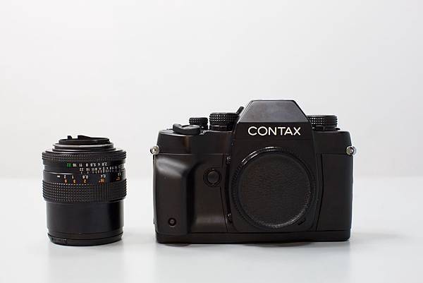 Contax RX II with Carl Zeiss with 2.8/25