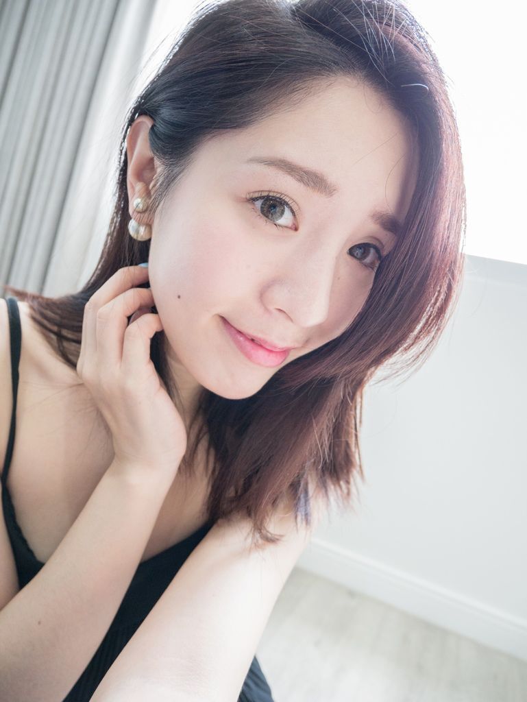 ? 彩妝 ? YOURHEART修容遮瑕一次到位。3分鐘小臉術大公開!!!! P1040225.jpg