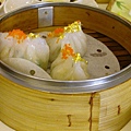 steamed bird's nest dumplings with gold flakes