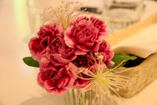 桌上擺飾的花