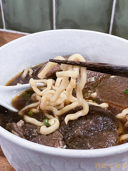 花蓮美食 | 家樓下 | 牛肉麵&滷肉飯必吃