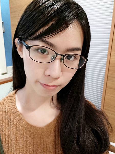 YourHeart強力推出,防水、防汗!讓眉型更自然俐落!超持久,維持一整天完美眉毛,不怕成為缺眉人!速乾特性,讓化妝時間更省時。 【YourHeart】24H不掉色防水液態眉筆(咖啡色)