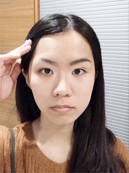 YourHeart強力推出,防水、防汗!讓眉型更自然俐落!超持久,維持一整天完美眉毛,不怕成為缺眉人!速乾特性,讓化妝時間更省時。 【YourHeart】24H不掉色防水液態眉筆(咖啡色)