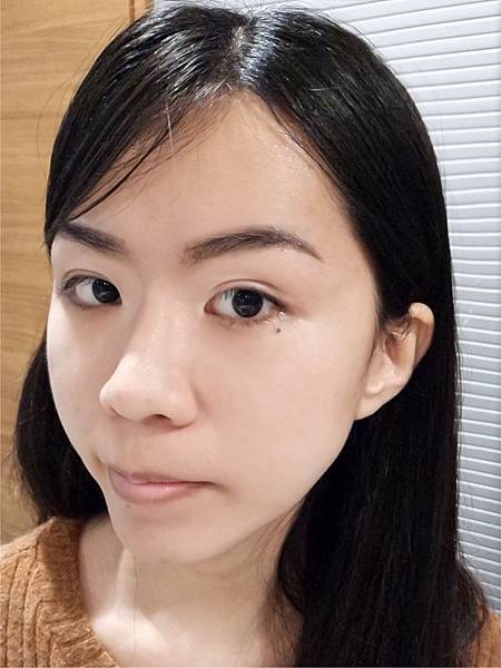 YourHeart強力推出,防水、防汗!讓眉型更自然俐落!超持久,維持一整天完美眉毛,不怕成為缺眉人!速乾特性,讓化妝時間更省時。 【YourHeart】24H不掉色防水液態眉筆(咖啡色)
