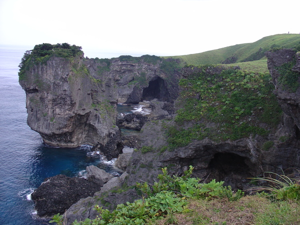 蘭嶼~青青草原，下面是蛇洞