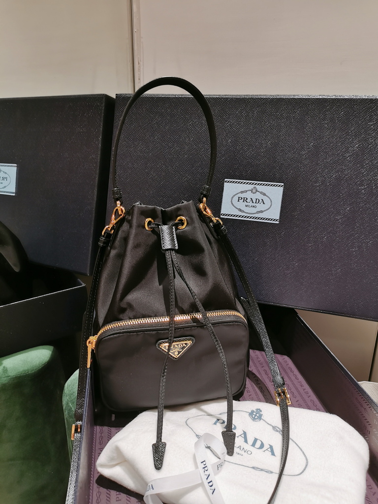 prada 水桶 prada 水桶