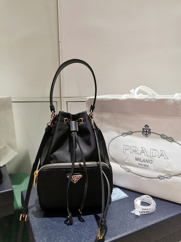 prada 水桶 prada 水桶