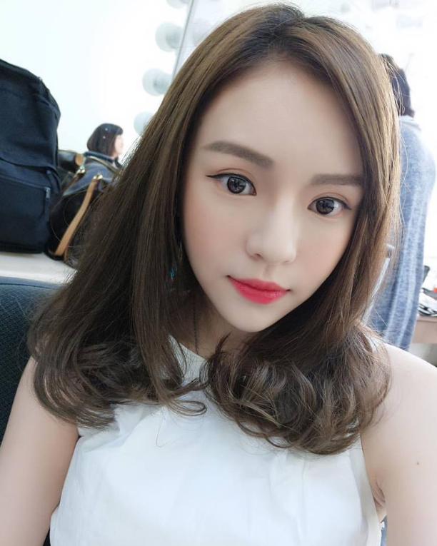 斯亞身高 三圍 30p 八分之一荷蘭血統真滴假滴阿 那集阿嬤的紅包好感動啊 詩詩愛看陸劇邊護髮