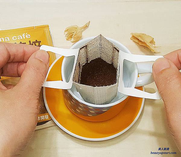 cama鎖香煎焙濾掛式咖啡，兩側掛耳可穩定的至於杯上.jpg