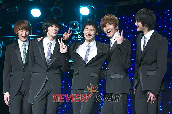 X-5, 가지각색 귀여운 표정에 '시선집중'.jpg
