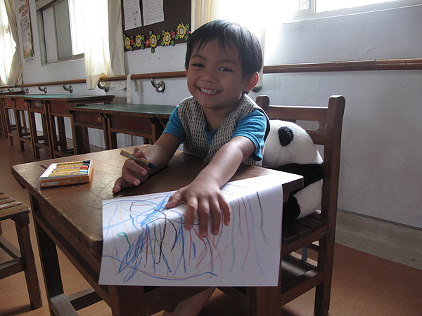 小咪是幼幼班，來插花