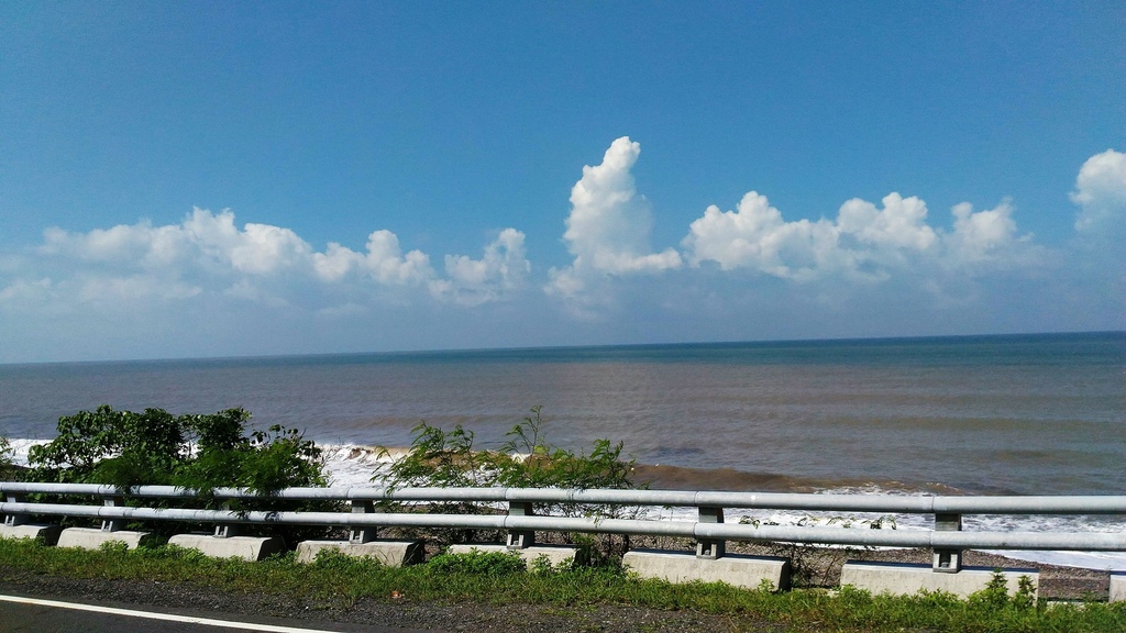 [台東單子]床墊整車滿滿,(颱風)重創(台東),整片高山枯黃