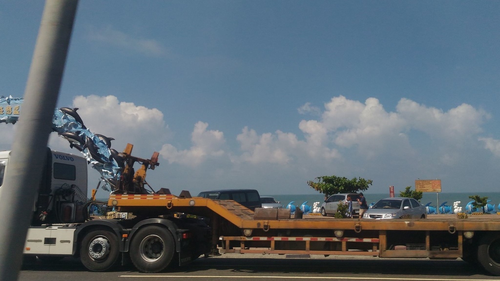 [台東單子]床墊整車滿滿,(颱風)重創(台東),整片高山枯黃