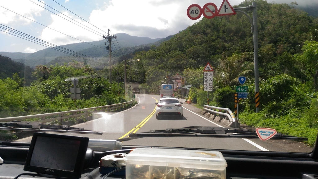 [台東單子]床墊整車滿滿,(颱風)重創(台東),整片高山枯黃