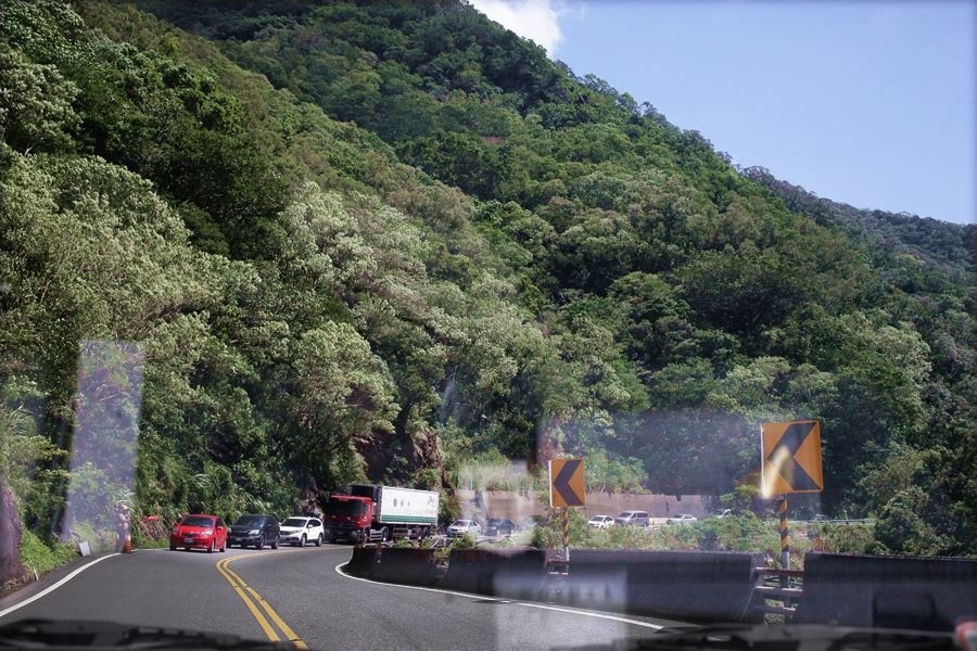 [台東單子]床墊整車滿滿,(颱風)重創(台東),整片高山枯黃