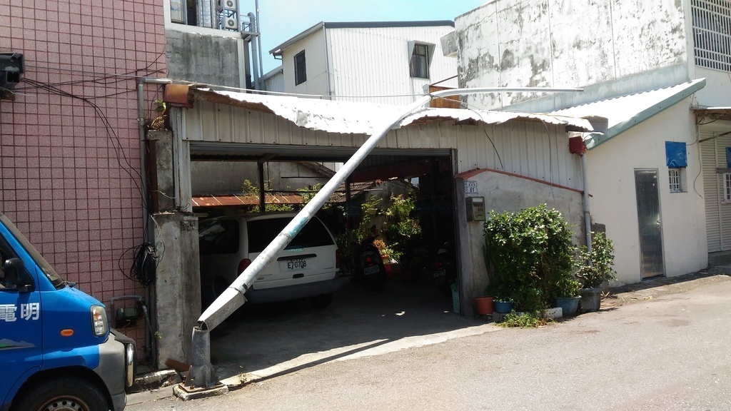 [台東單子]床墊整車滿滿,(颱風)重創(台東),整片高山枯黃