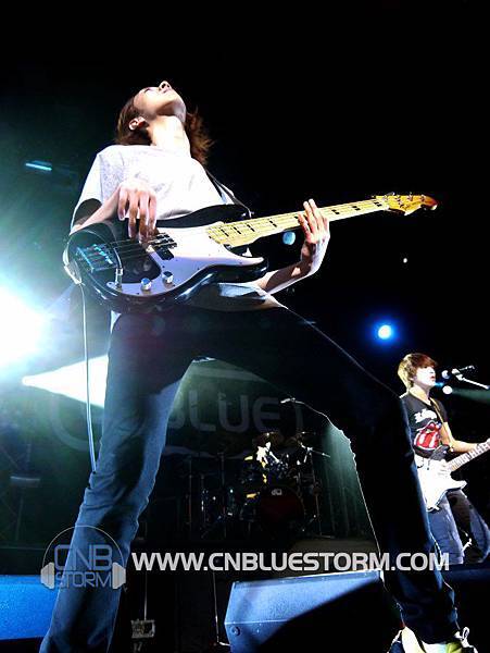 cnblue-in-london-concert-cnbstorm-25