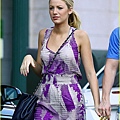 blake-lively-penn-badgley-cafeteria-04.jpg