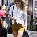 Taylor-Swift-Casual-Coffee-Style.jpg