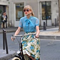 Taylor-Swift-Films-a-Music-Video-for-Begin-Again-in-Paris-580x435.jpg