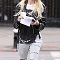 taylor-momsen-jeans-509875922.jpg