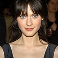 zooey-deschanel-signs-with-uta.jpg