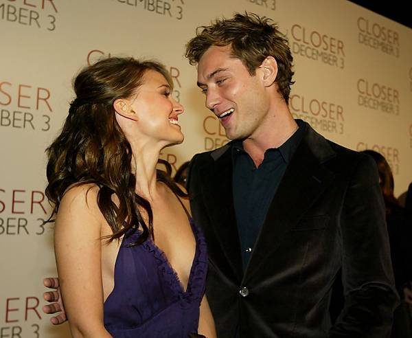 Natalie+Portman+Jude+Law+Premiere+Closer+Arrivals+XMOyRsweePzx.jpg