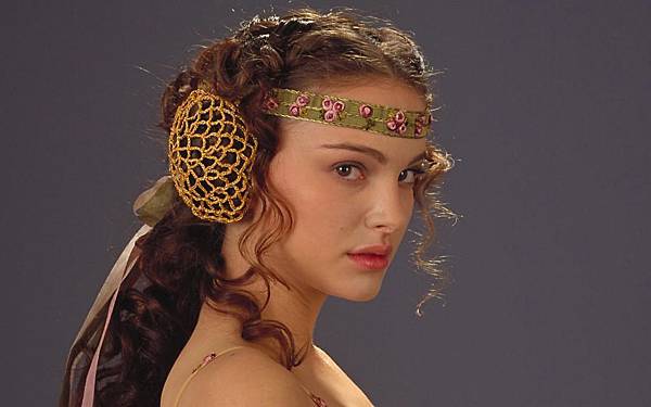 Natalie-Portman-as-Padme-Amidala-in-Star-Wars-Prequels-6.jpg