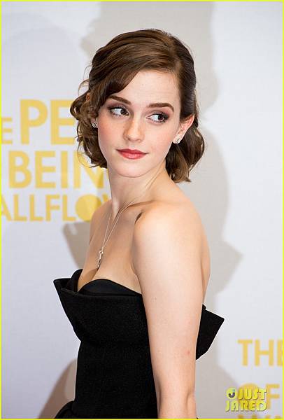 emma-watson-perks-of-being-a-wallflower-special-screening-03.jpg