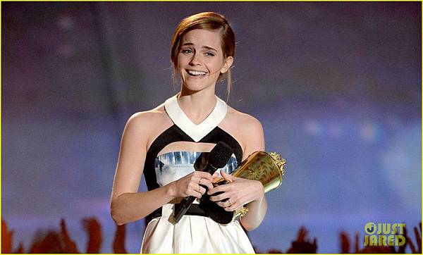 emma-watson-mtv-movie-awards-2013-04.jpg