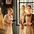 Mrs-Bennet-and-the-Bennet-sisters-in-Pride-and-Prejudice-2005.jpg